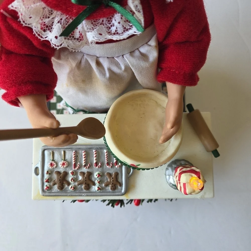 90s Musical Mrs. Claus Christmas Carol Display